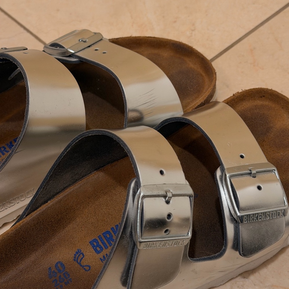 Arizona Soft Footbed birkenstocks in metallic silver size 40 - Picture 10 of 11